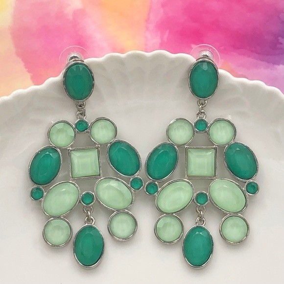 🌼 Large Statement Green Gem Post Drop Earrings - Picture 1 of 2